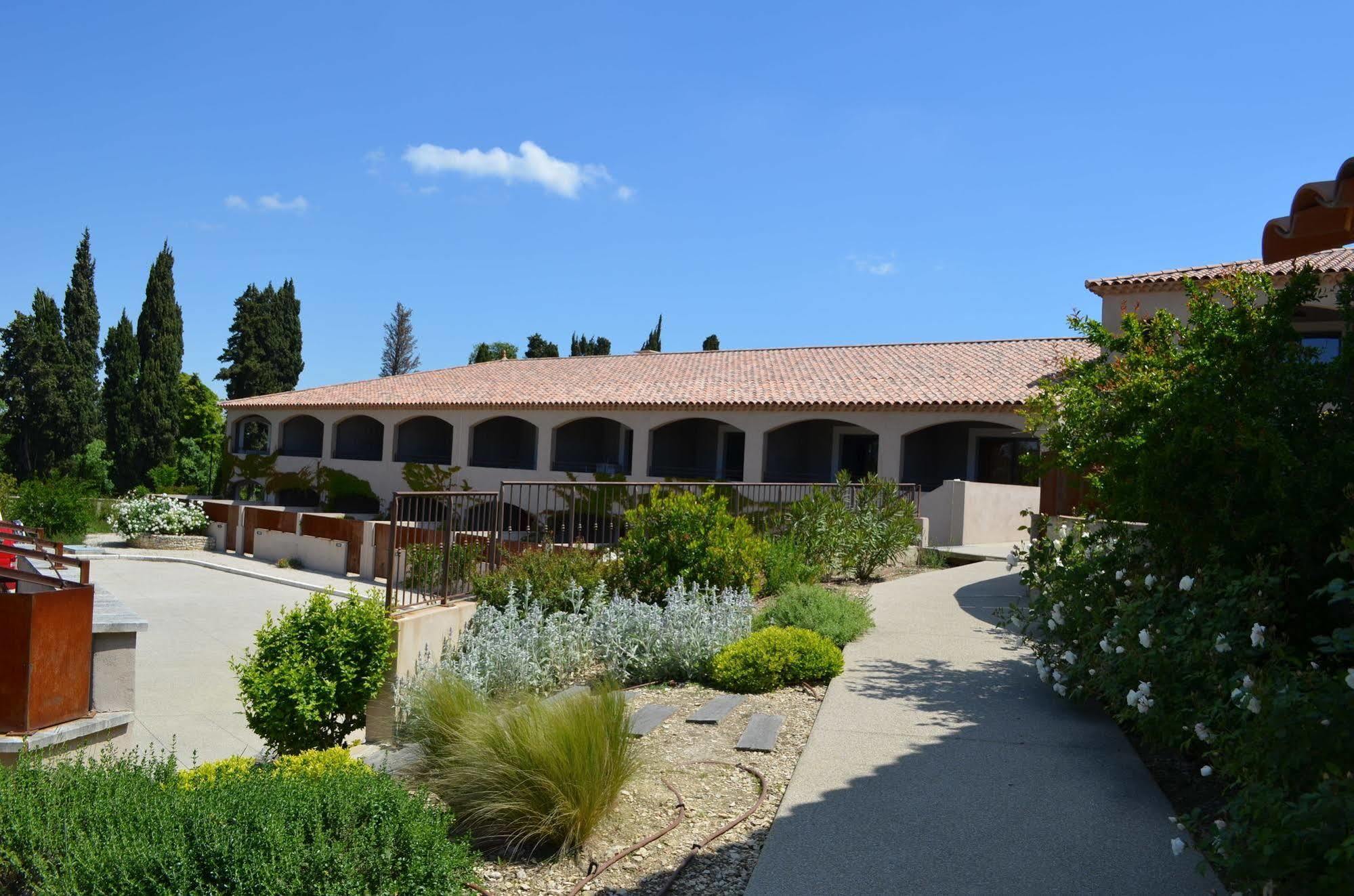 Mas De Valrugues Holifrance Aparthotel Saint-Rémy-de-Provence Екстериор снимка