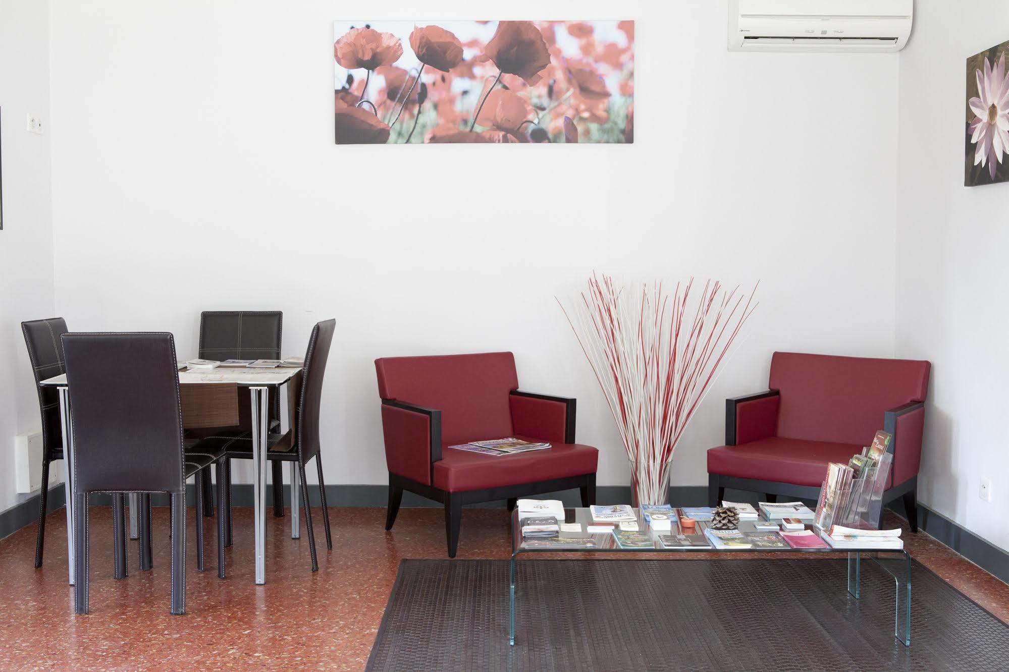 Mas De Valrugues Holifrance Aparthotel Saint-Rémy-de-Provence Екстериор снимка