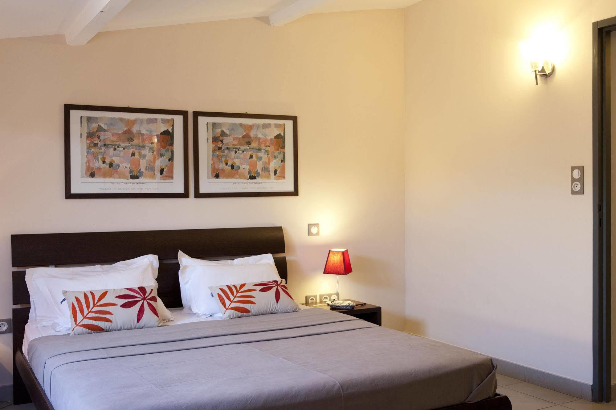 Mas De Valrugues Holifrance Aparthotel Saint-Rémy-de-Provence Екстериор снимка