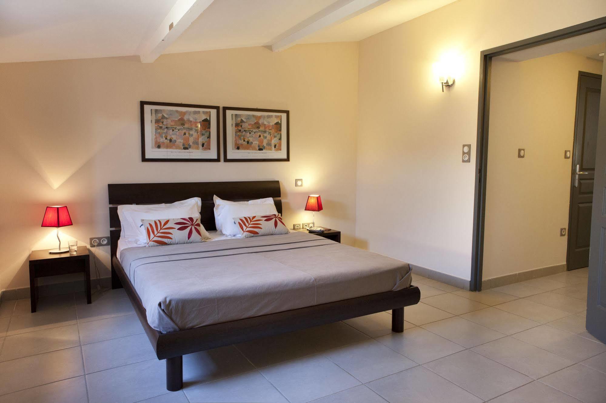 Mas De Valrugues Holifrance Aparthotel Saint-Rémy-de-Provence Екстериор снимка