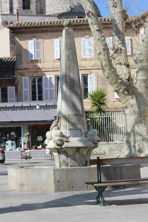 Mas De Valrugues Holifrance Aparthotel Saint-Rémy-de-Provence Екстериор снимка